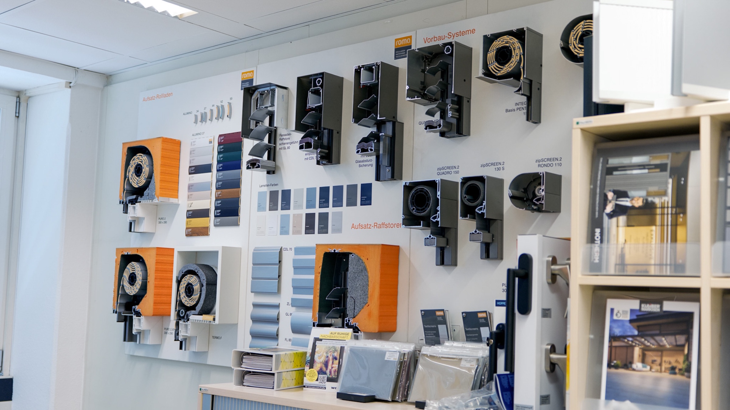 Beschläge und Muster im GELA-Showroom