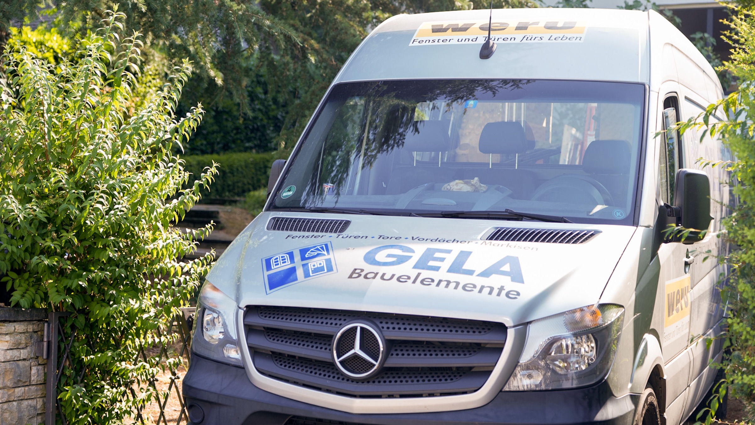 Servicefahrzeug von GELA Bauelemente